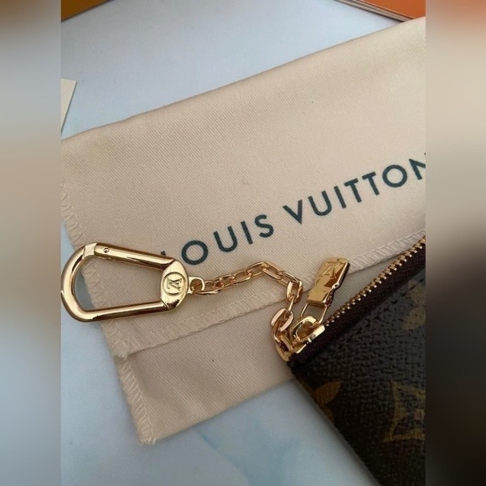 Louis Vuitton Key Pouch - Picture 4 of 7